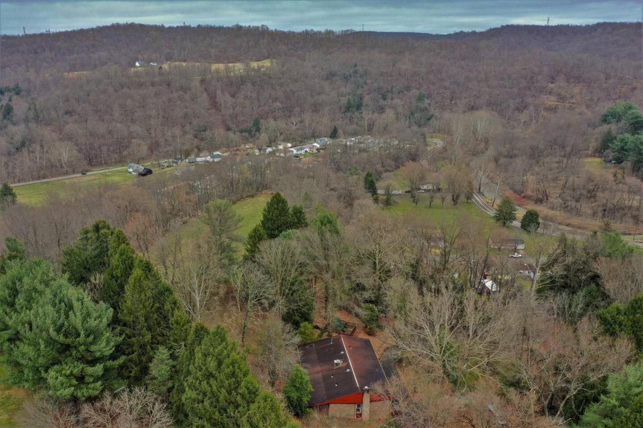 Villa Unique And Secluded Country Estate Near Pittsburgh Weirton Exterior foto