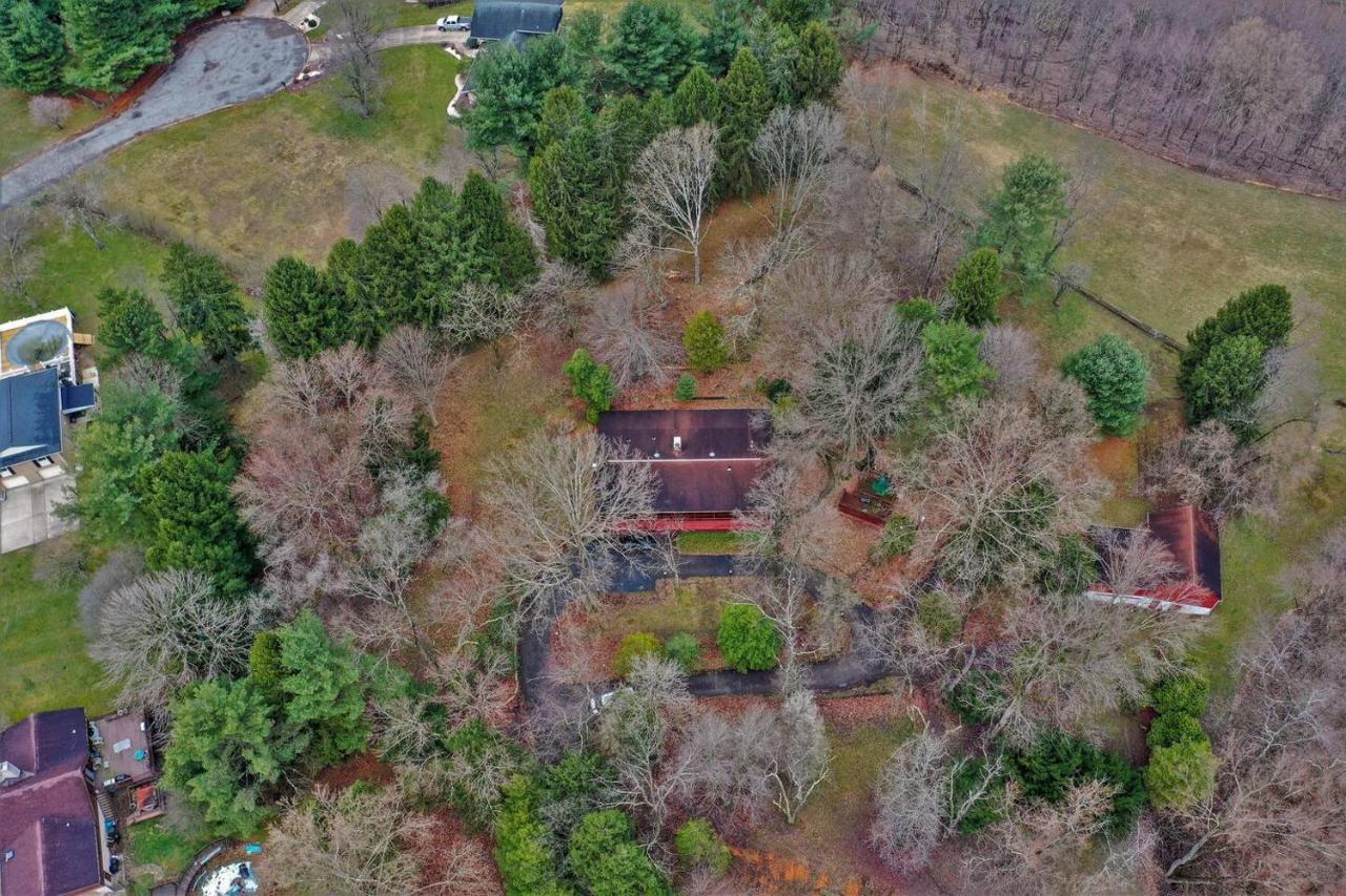 Villa Unique And Secluded Country Estate Near Pittsburgh Weirton Exterior foto